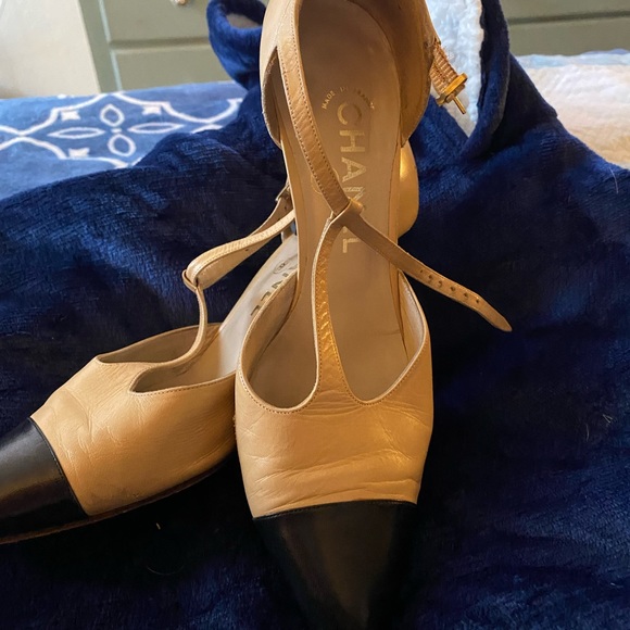 Chanel pointed toe lamb skin tan and dark brown 3 1/2 inch heel - Picture 9 of 12